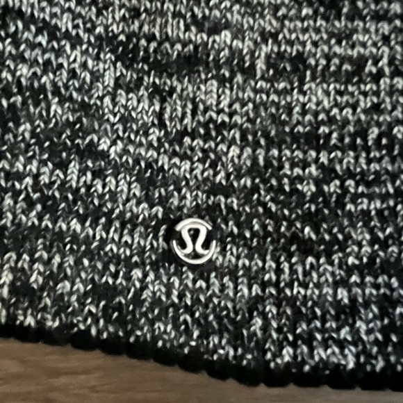 Lululemon Divinity Toque in Black/Slate/Angel Wing - Picture 4 of 7